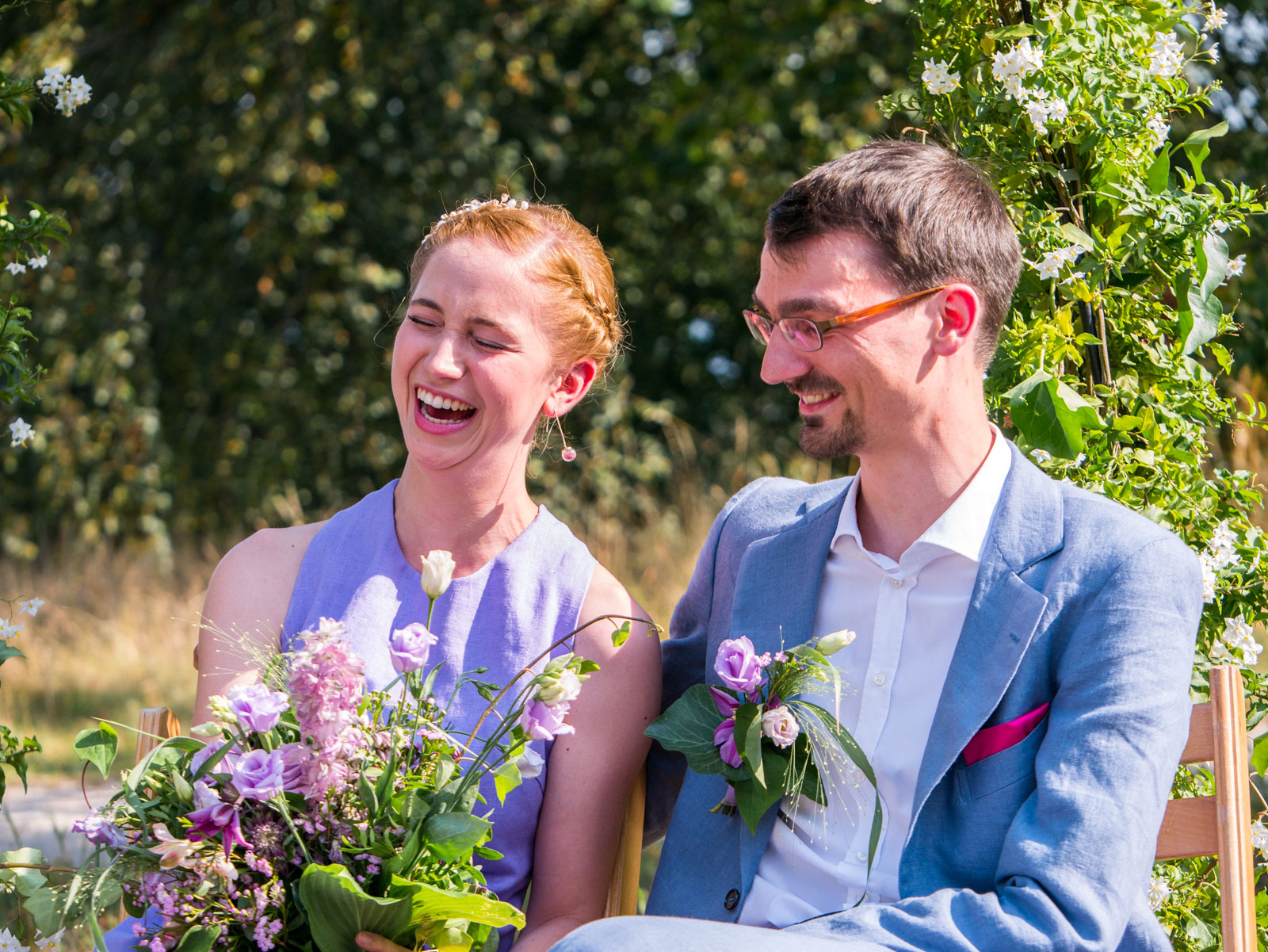 Braut beim Getting Ready – authentische Hochzeitsfotografie Berlin